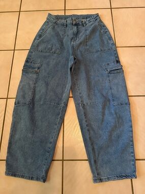 High-Rise Wide-Leg Cargo Jeans for Women in Denim Blue